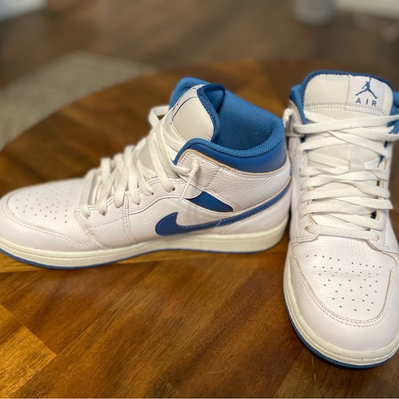 Men’s Air Jordan 1 mid SE, size 10. Only worn twice. Excellent Condition - Picture 8 of 9